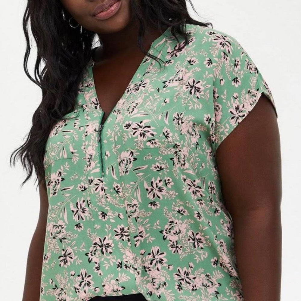 Torrid short sleeve blouse, zipper detail